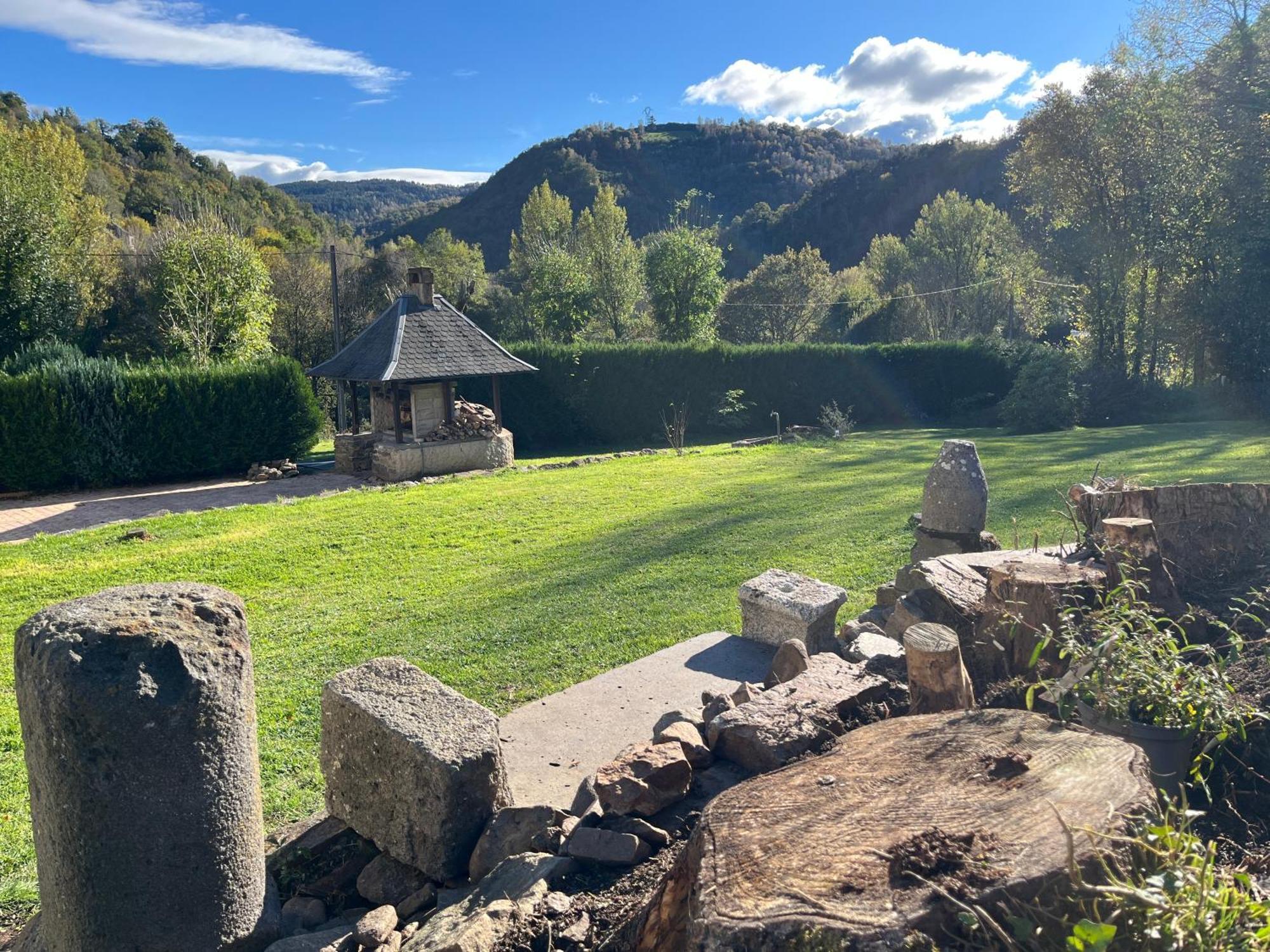 Gite-Auberge Du Pont De Lanau Neuvéglise Exteriér fotografie